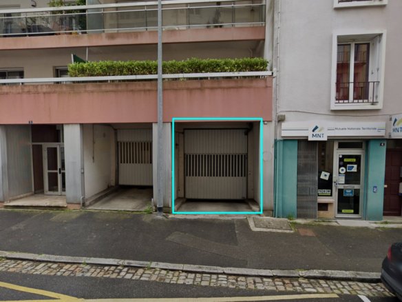 HYPER CENTRE : place de parking privative couverte et sécurisée