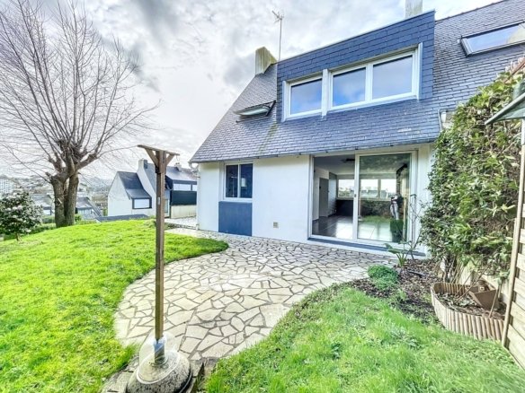 GUIPAVAS COATAUDON : Jolie maison familiale de 130m2 proche tramway