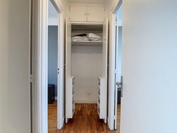 HYPER CENTRE : TRÈS BEL APPARTEMENT DEUX CHAMBRES AVEC VUE DÉGAGÉE