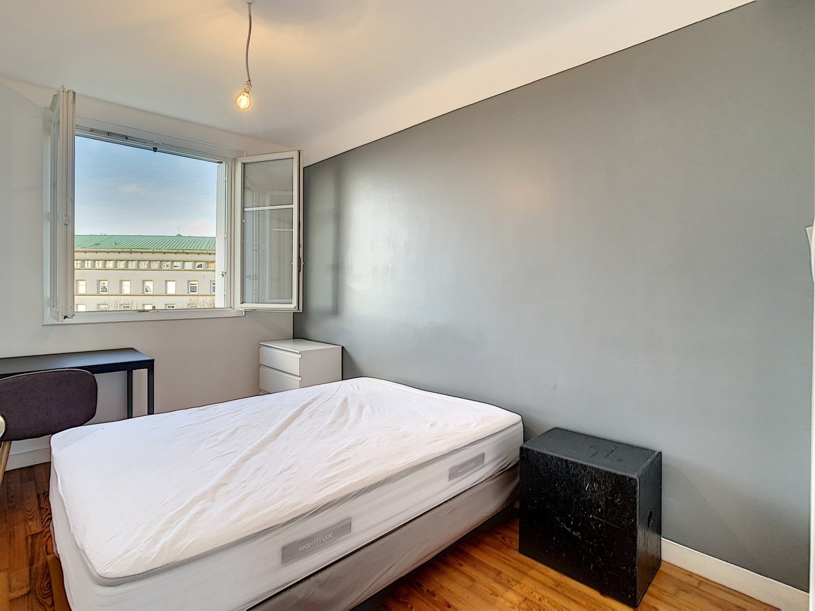 HYPER CENTRE : TRÈS BEL APPARTEMENT DEUX CHAMBRES AVEC VUE DÉGAGÉE