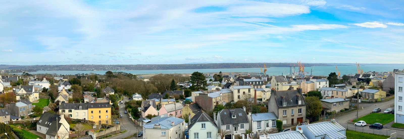 SAINT-MARC : DERNIER ÉTAGE AVEC UNE SUPERBE VUE MER, TRÈS BEL APPARTEMENT T4 RÉNOVÉ AVEC BALCON ET PARKING