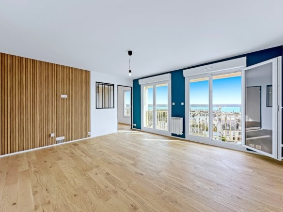 SAINT-MARC : DERNIER ÉTAGE AVEC UNE SUPERBE VUE MER, TRÈS BEL APPARTEMENT T4 RÉNOVÉ AVEC BALCON ET PARKING