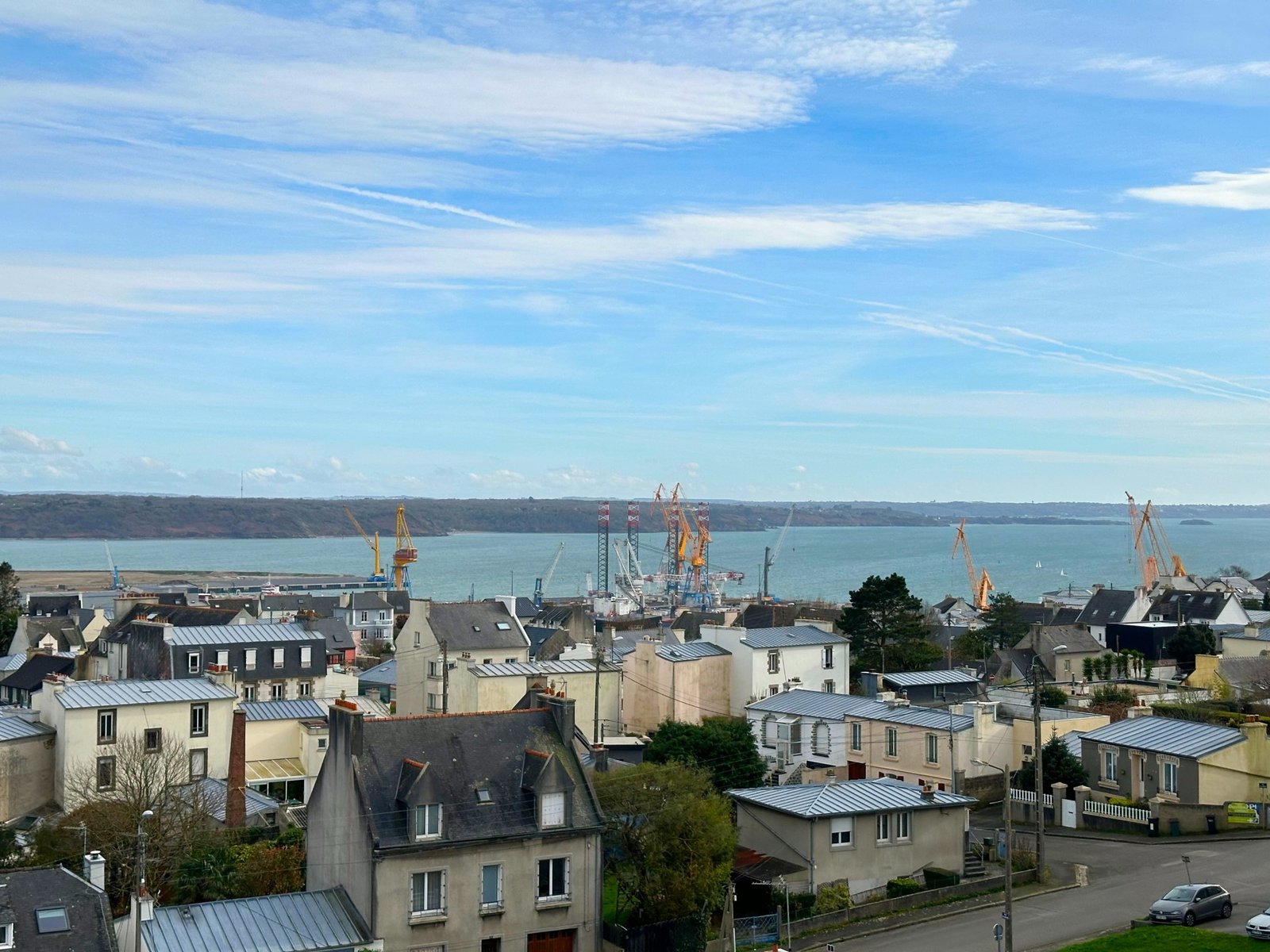 SAINT-MARC : DERNIER ÉTAGE AVEC UNE SUPERBE VUE MER, TRÈS BEL APPARTEMENT T4 RÉNOVÉ AVEC BALCON ET PARKING