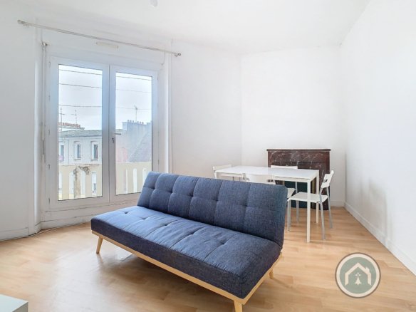 EXCLUSIVITÉ : A louer agréable appartement T2 en dernier étage