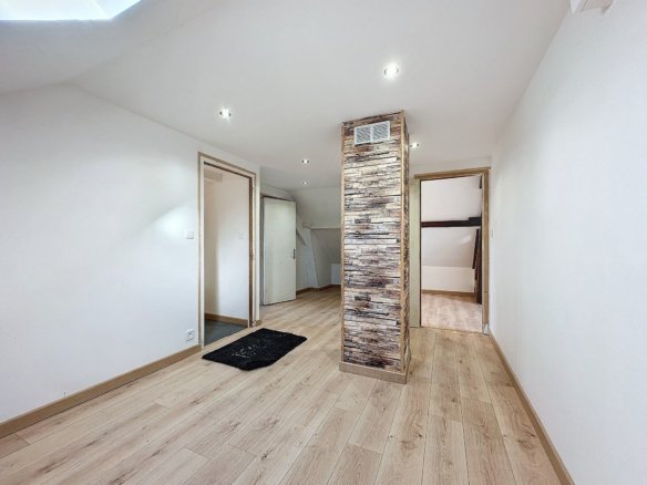 LESNEVEN : jolie maison avec 4 chambres, sous-sol complet et jardin