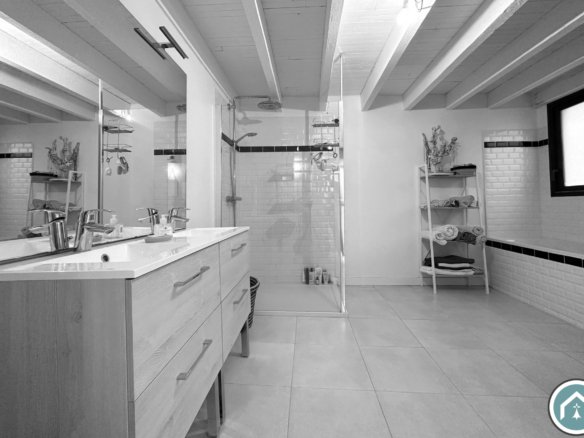 BREST : au calme, superbe loft de 285m² avec 4 chambres, garage et patio