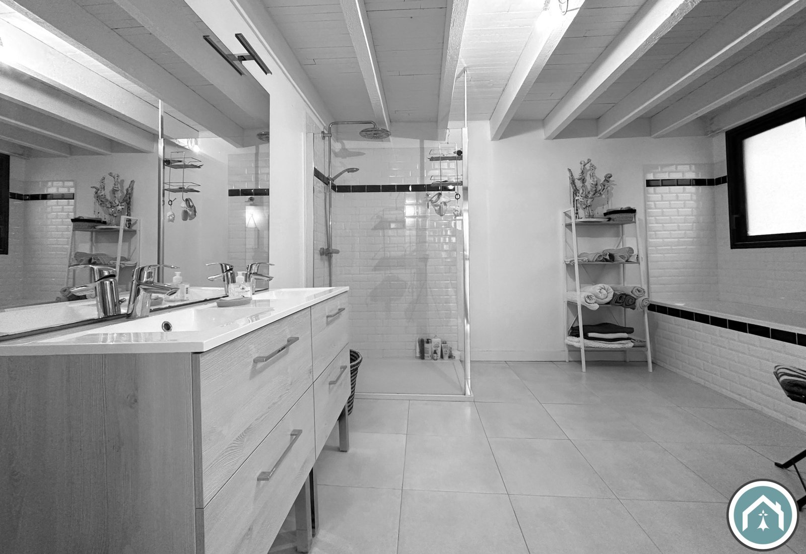 BREST : au calme, superbe loft de 285m² avec 4 chambres, garage et patio