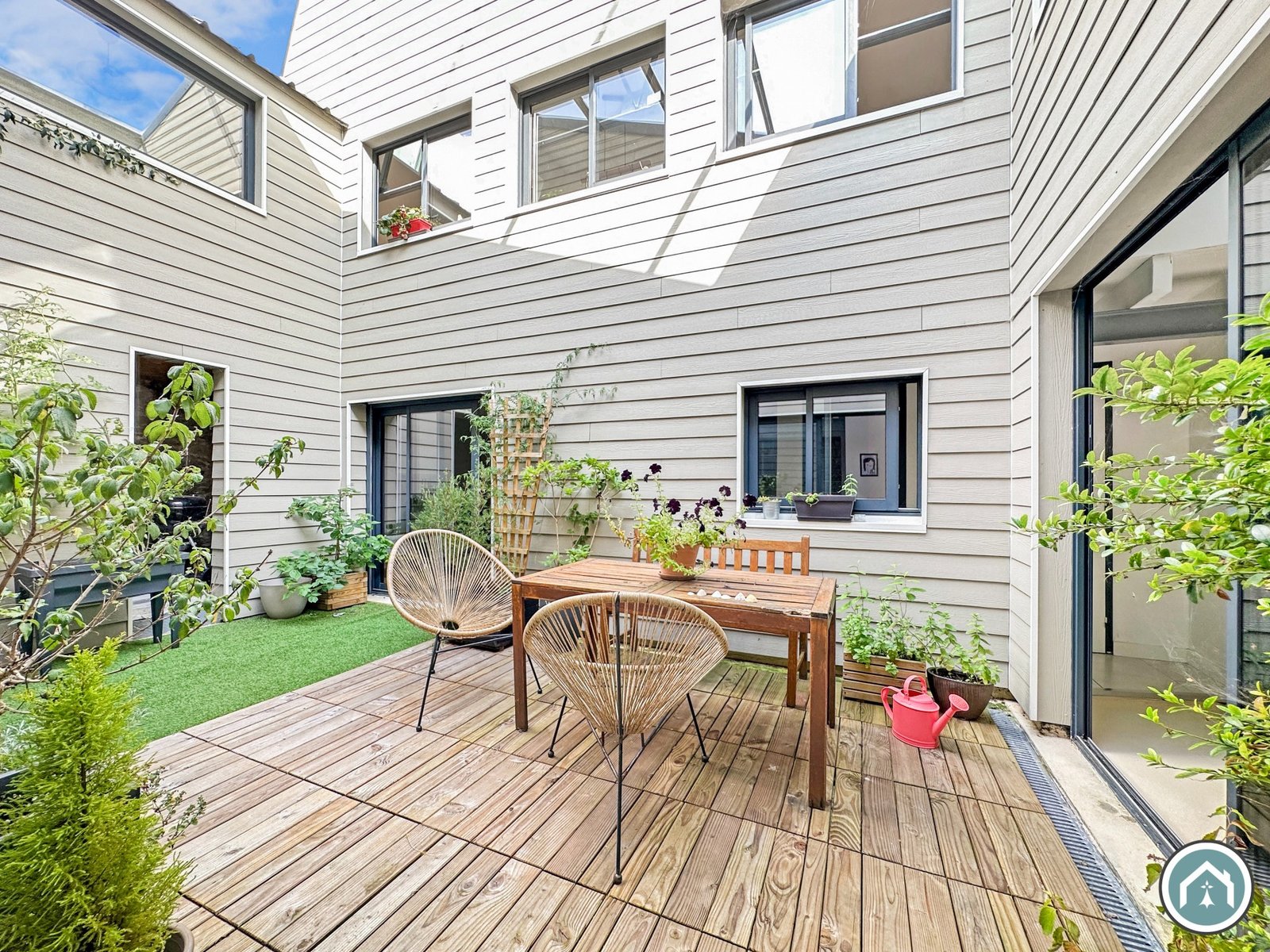 BREST : au calme, superbe loft de 285m² avec 4 chambres, garage et patio