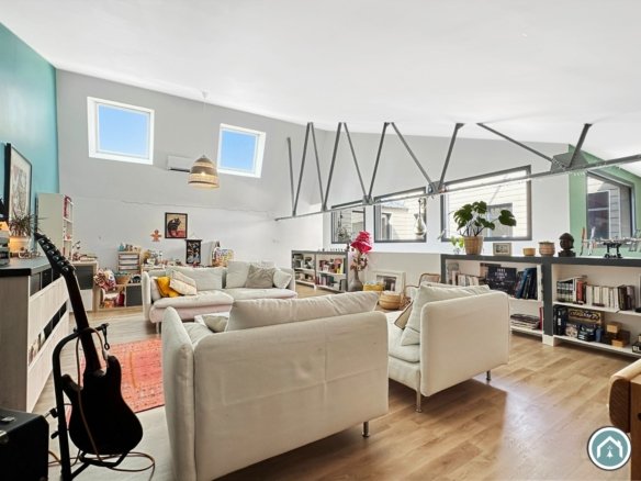 BREST : au calme, superbe loft de 285m² avec 4 chambres, garage et patio