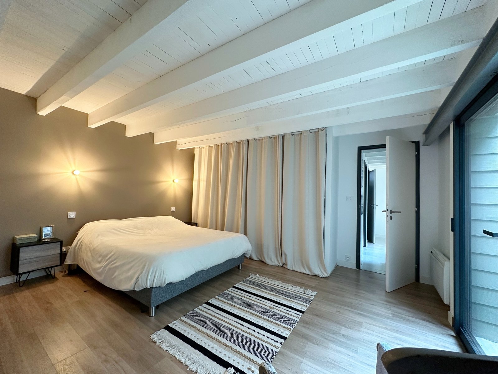 BREST : au calme, superbe loft de 285m² avec 4 chambres, garage et patio