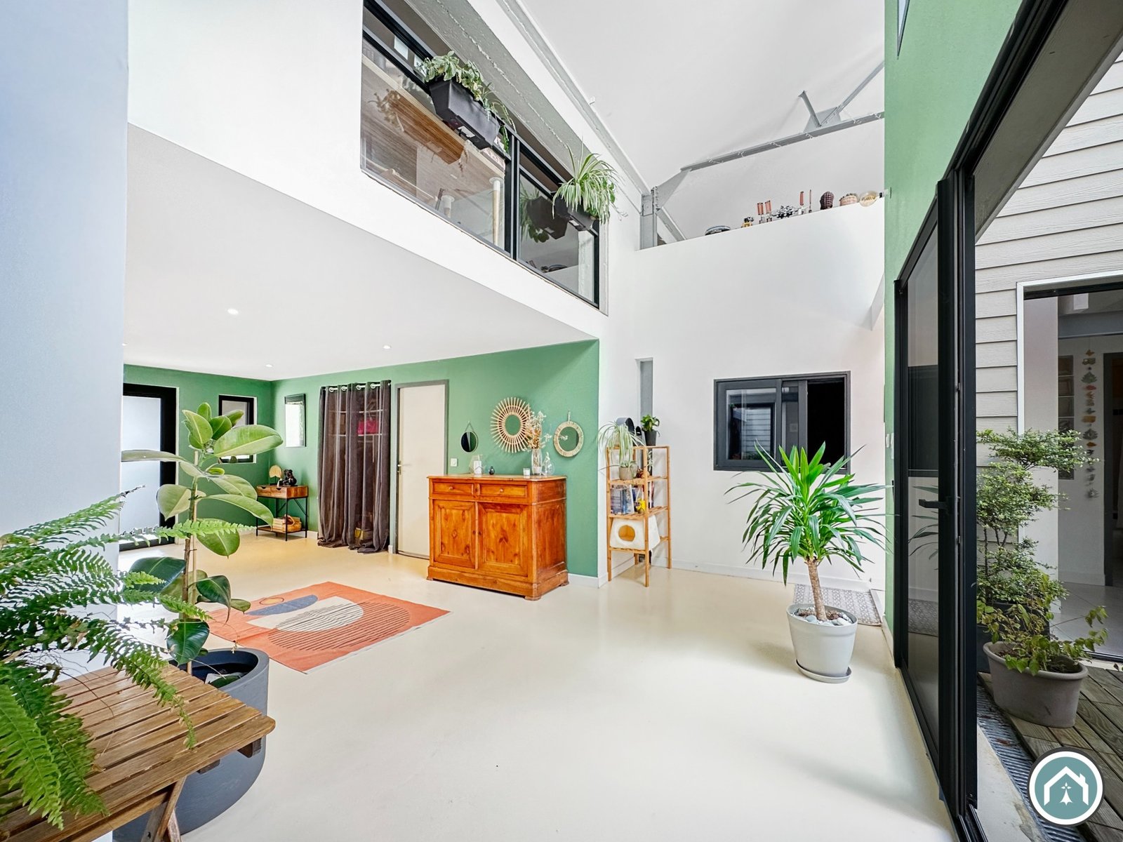BREST : au calme, superbe loft de 285m² avec 4 chambres, garage et patio