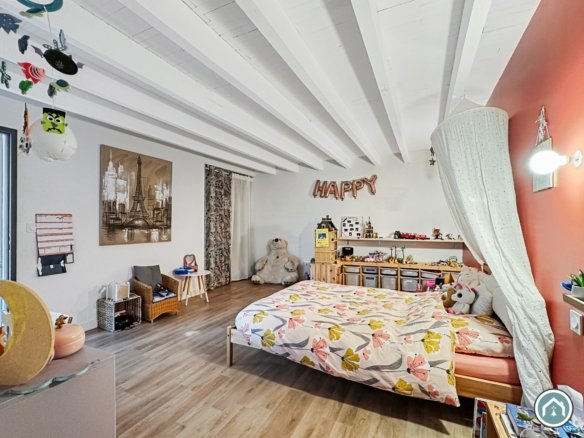BREST : au calme, superbe loft de 285m² avec 4 chambres, garage et patio