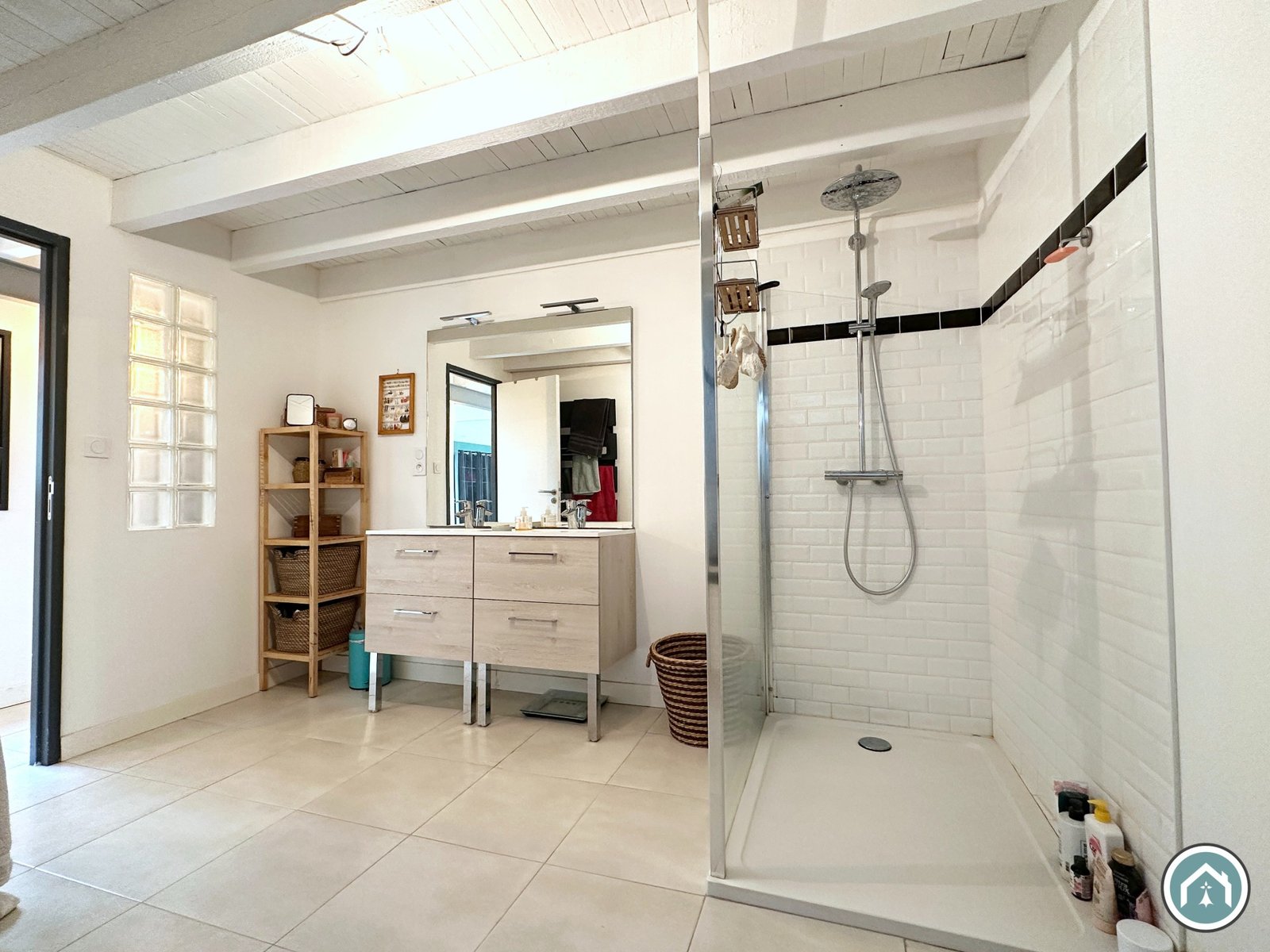 BREST : au calme, superbe loft de 285m² avec 4 chambres, garage et patio