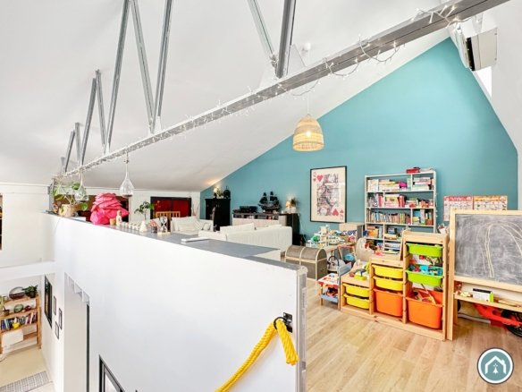BREST : au calme, superbe loft de 285m² avec 4 chambres, garage et patio