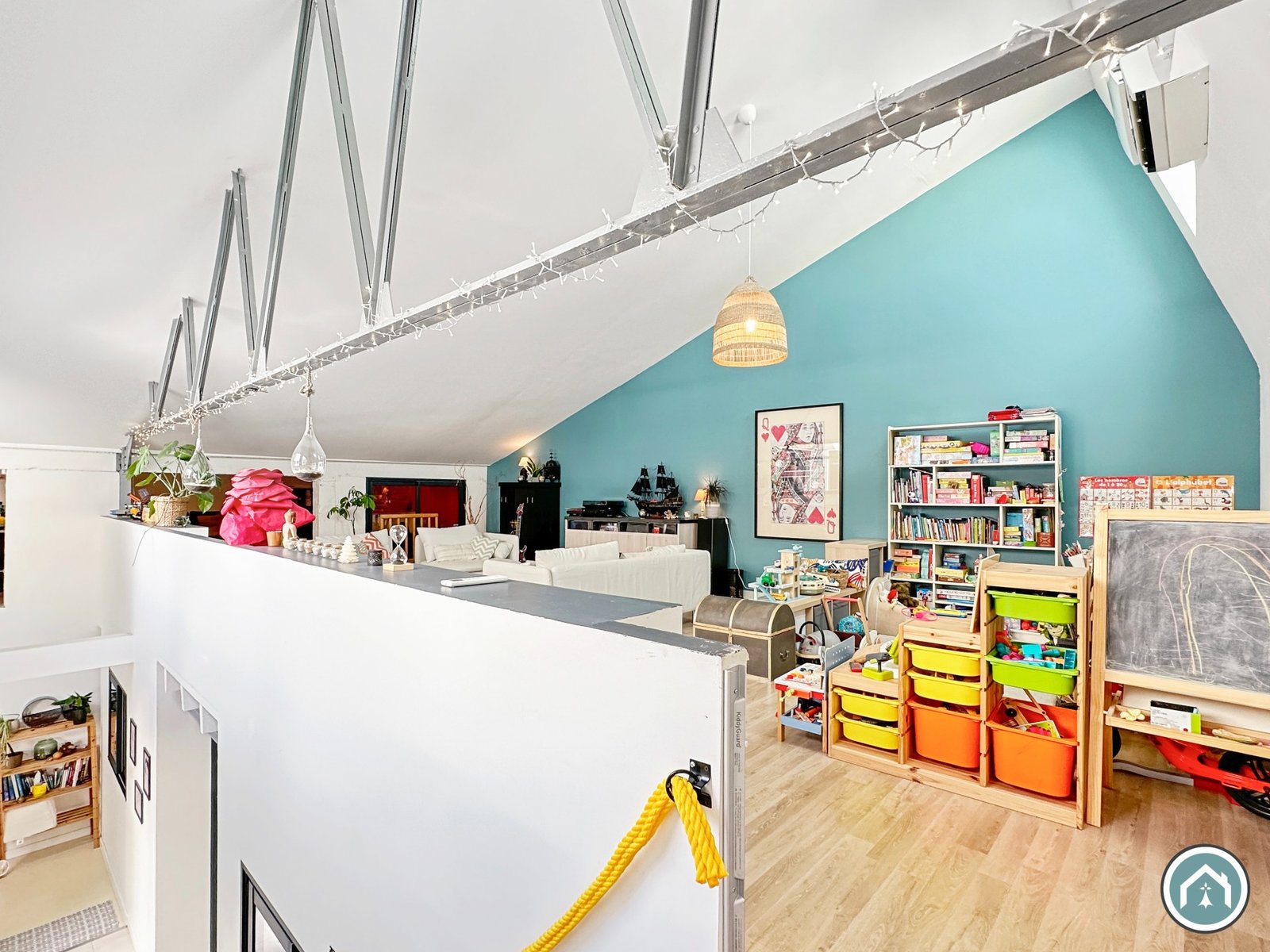 BREST : au calme, superbe loft de 285m² avec 4 chambres, garage et patio