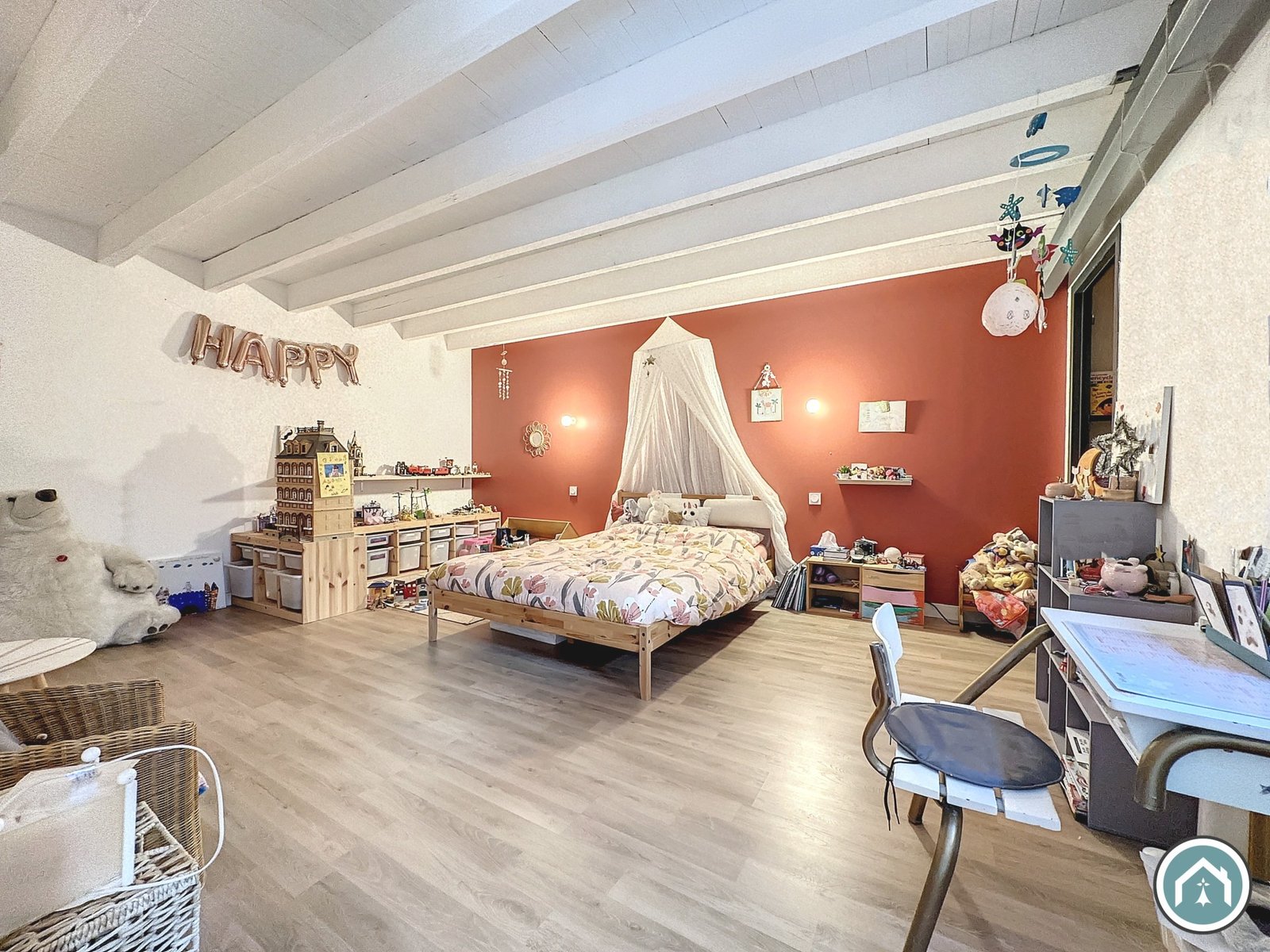 BREST : au calme, superbe loft de 285m² avec 4 chambres, garage et patio