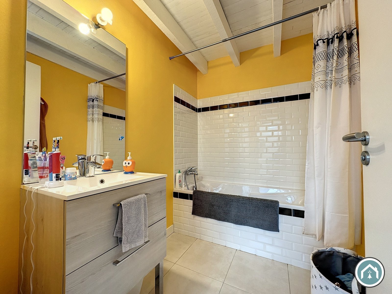 BREST : au calme, superbe loft de 285m² avec 4 chambres, garage et patio