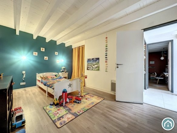 BREST : au calme, superbe loft de 285m² avec 4 chambres, garage et patio