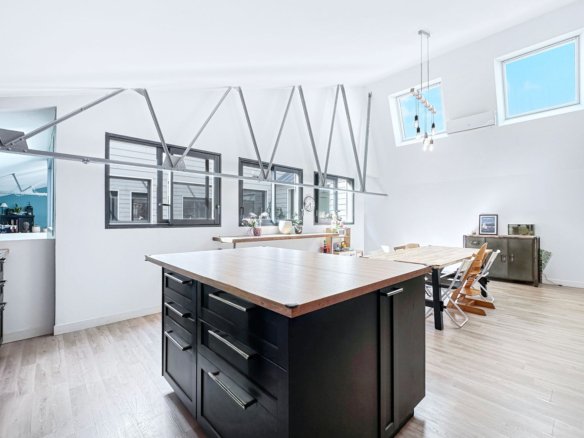 BREST : au calme, superbe loft de 285m² avec 4 chambres, garage et patio