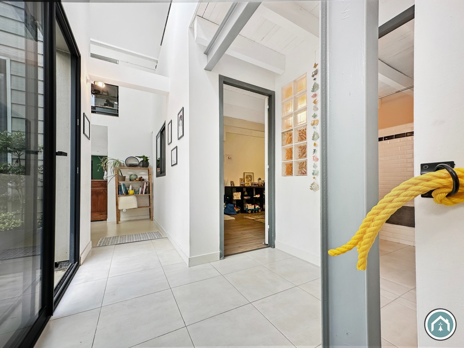 BREST : au calme, superbe loft de 285m² avec 4 chambres, garage et patio
