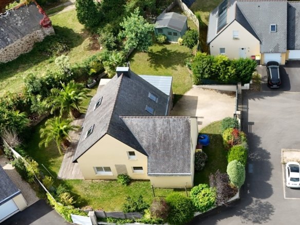 GUIPAVAS COATAUDON : Jolie maison contemporaine de 143m2 proche Vallon du Stang alar