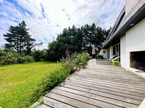 BOHARS : superbe propriété avec demeure 5 chambres, terrasse, sous-sol et 2000m² de terrain