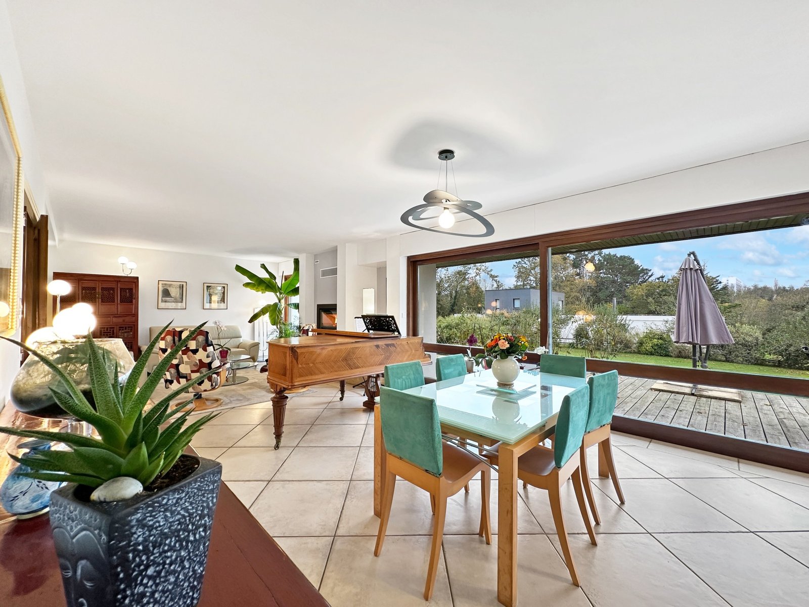 BOHARS : superbe propriété avec demeure 5 chambres, terrasse, sous-sol et 2000m² de terrain