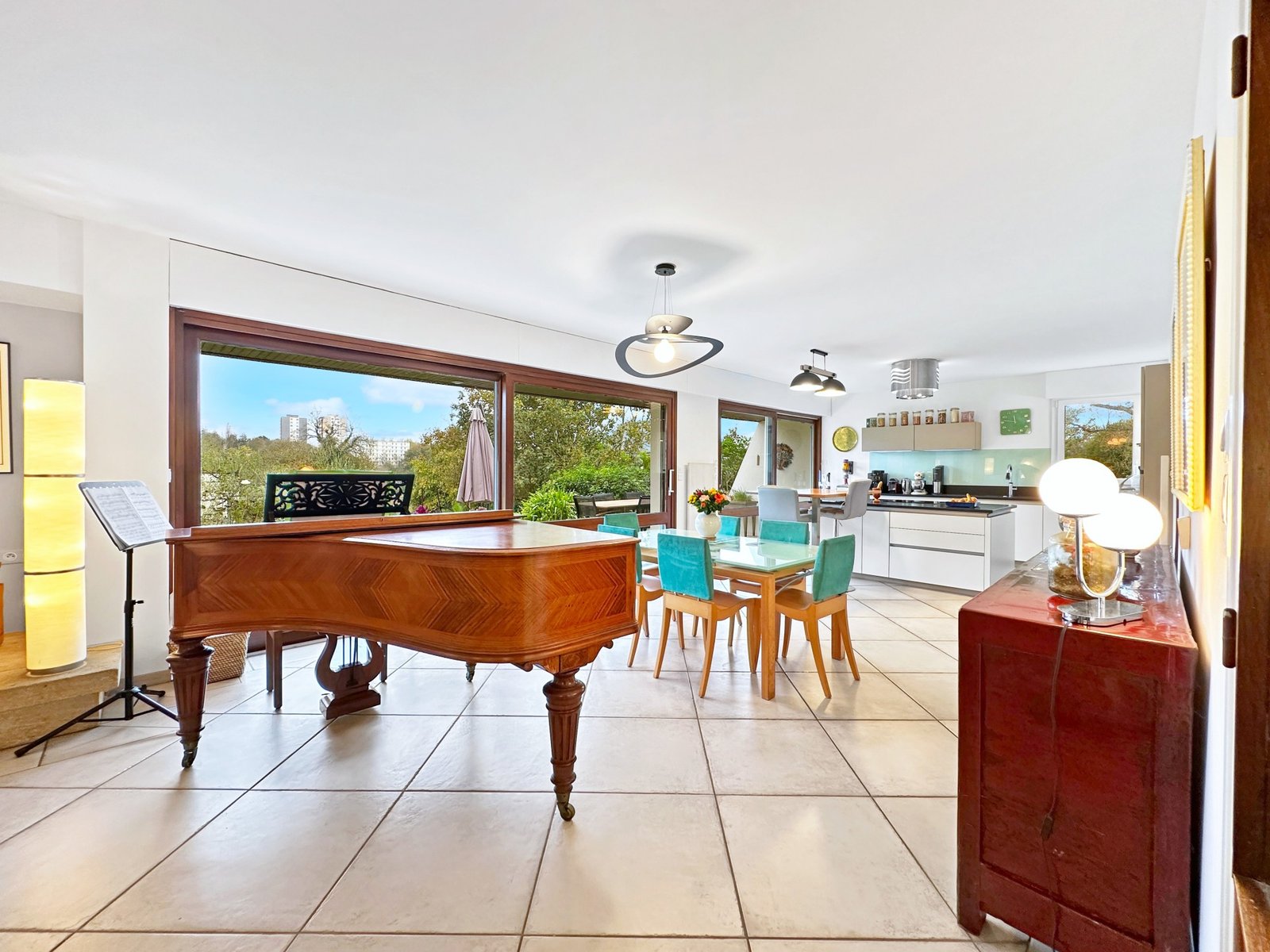 BOHARS : superbe propriété avec demeure 5 chambres, terrasse, sous-sol et 2000m² de terrain
