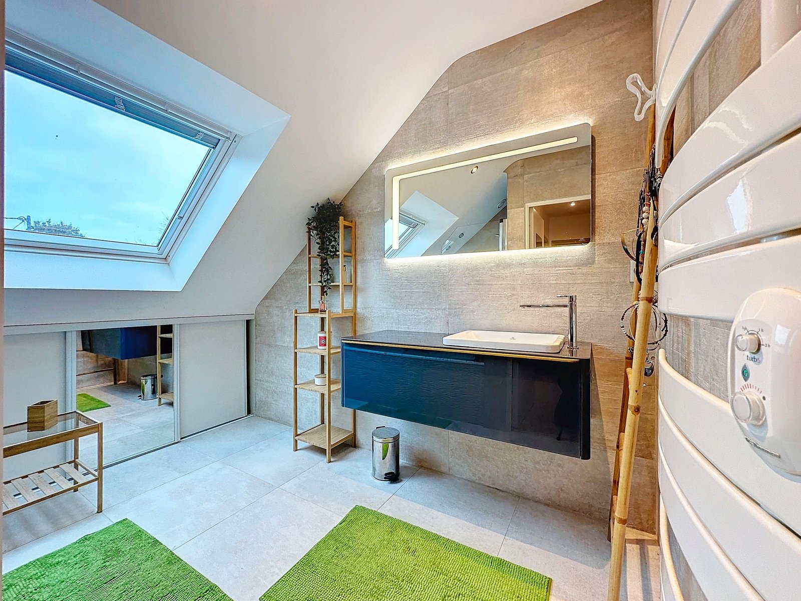 BOHARS : superbe propriété avec demeure 5 chambres, terrasse, sous-sol et 2000m² de terrain
