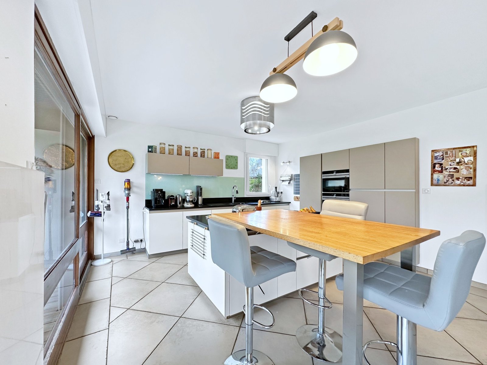 BOHARS : superbe propriété avec demeure 5 chambres, terrasse, sous-sol et 2000m² de terrain