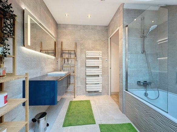 BOHARS : superbe propriété avec demeure 5 chambres, terrasse, sous-sol et 2000m² de terrain