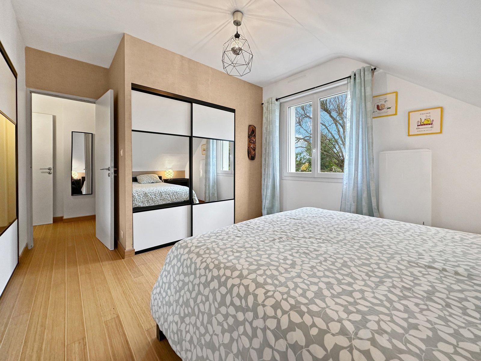 BOHARS : superbe propriété avec demeure 5 chambres, terrasse, sous-sol et 2000m² de terrain