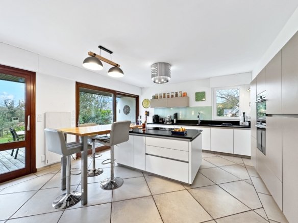 BOHARS : superbe propriété avec demeure 5 chambres, terrasse, sous-sol et 2000m² de terrain