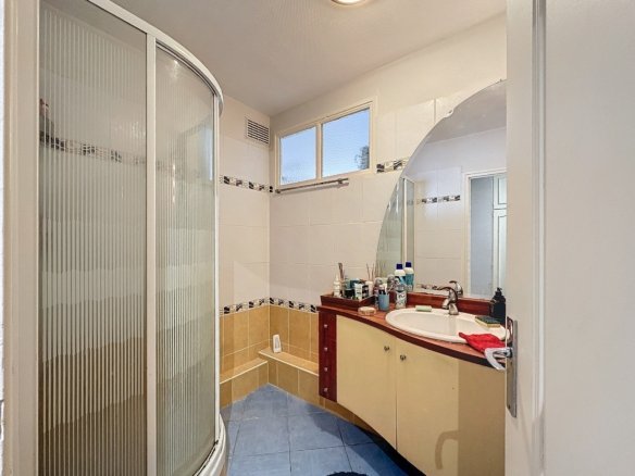 VIAGER : bel appartement de 93 m² avec 3 chambres et terrasse