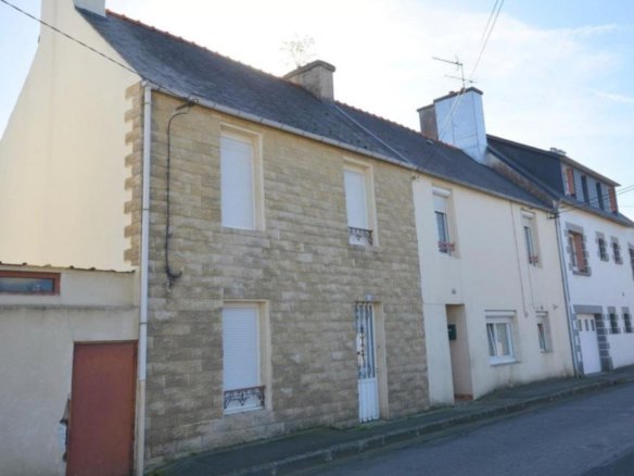 LAMBE PETIT BUDGET: maison atypique d’environ 80m² avec jardin clos exposé sud