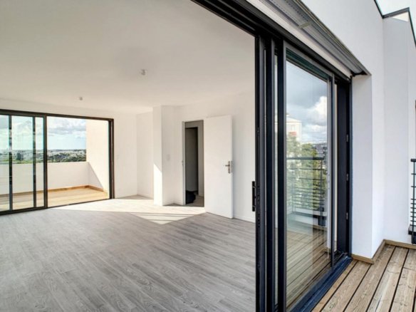 BREST : seul au dernier étage, superbe appartement T3 neuf avec double terrasse