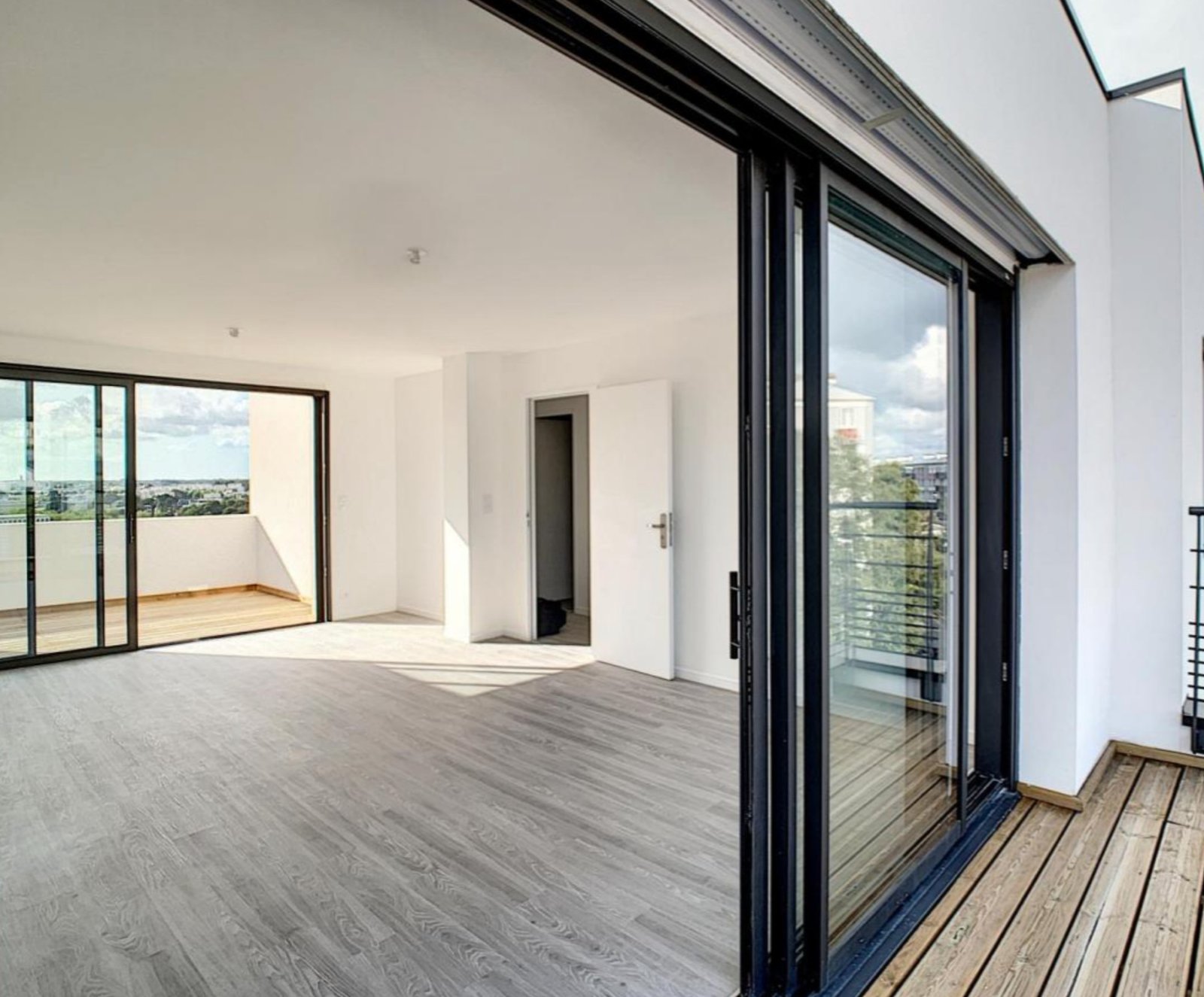 BREST : seul au dernier étage, superbe appartement T3 neuf avec double terrasse