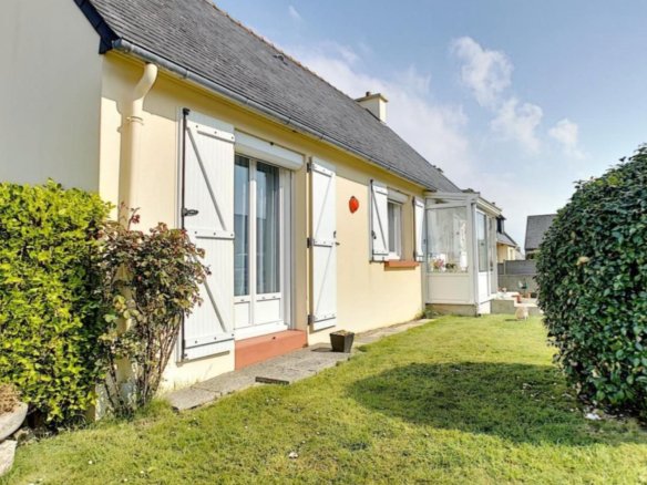 GUIPRONVEL : Très jolie maison plain-pied de 98m2 sur sous sol complet avec combles aménageables