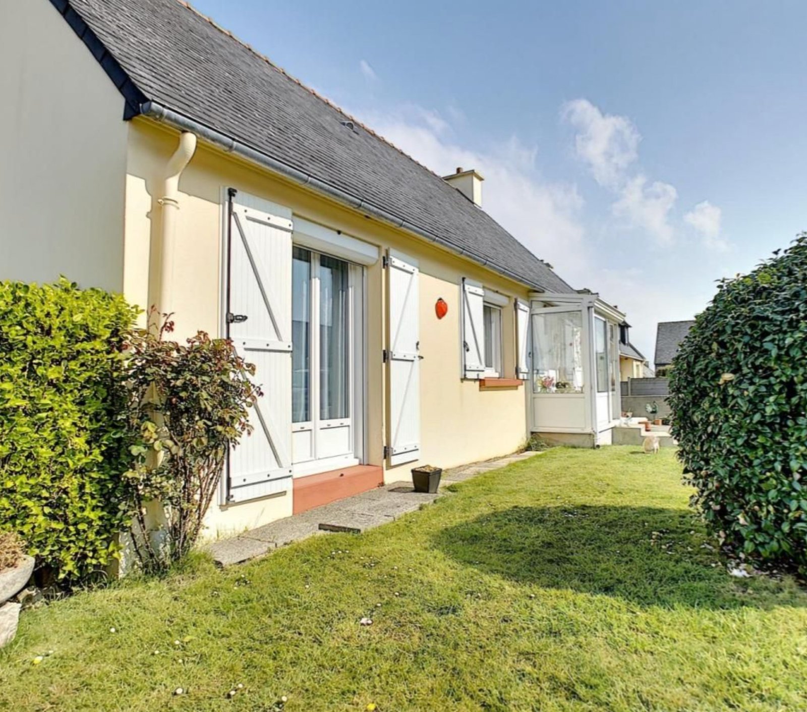 GUIPRONVEL : Très jolie maison plain-pied de 98m2 sur sous sol complet avec combles aménageables