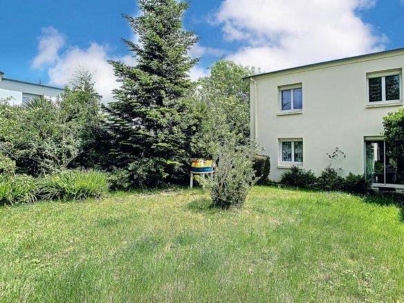 BREST SAINT MARC : jolie maison avec 3 chambres, grand garage et jardin à rénover