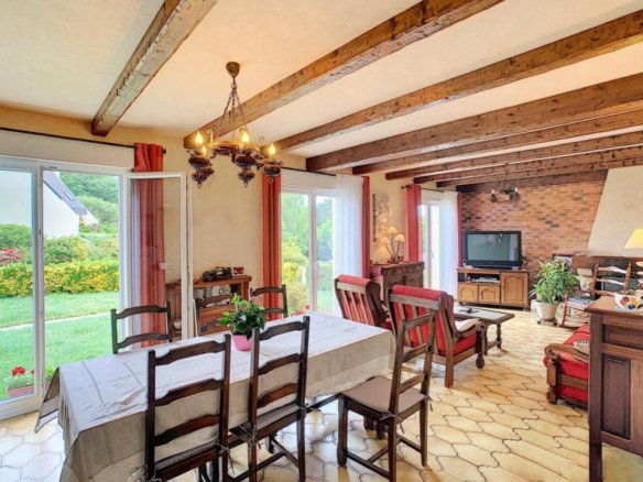 PLABENNEC : jolie maison individuelle 3 chambres, avec sous-sol, carport et jardin clos