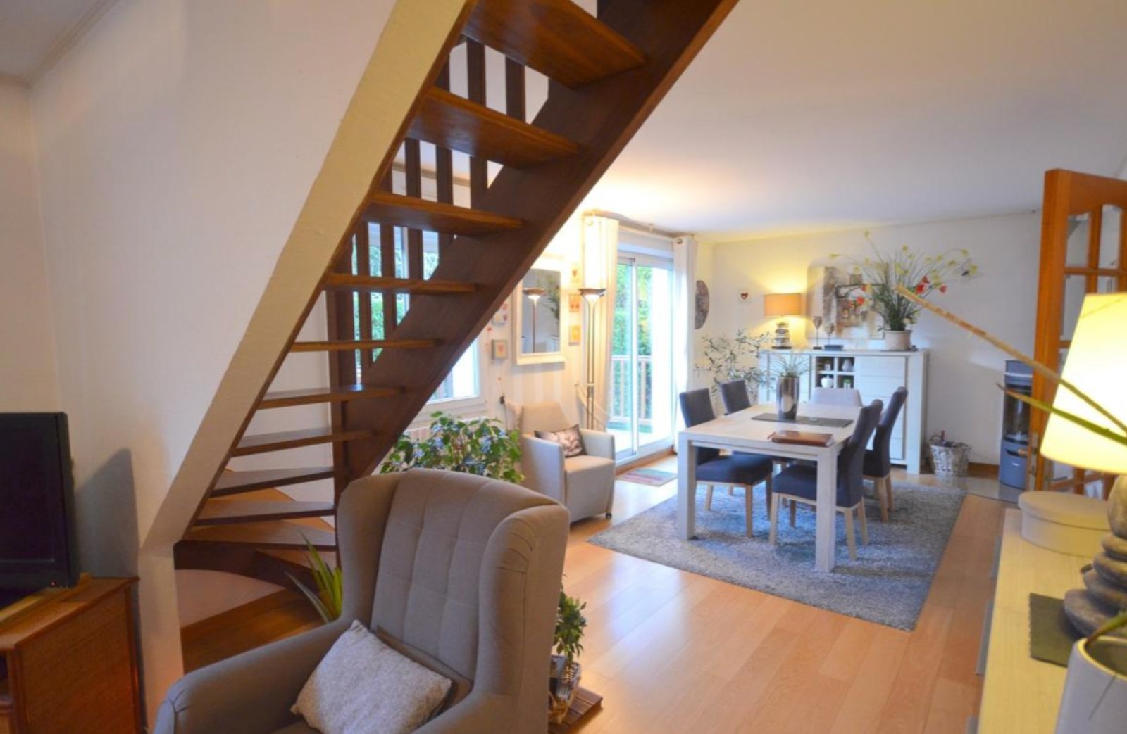 BREST : jolie propriété avec maison quatre chambres, sous-sol, terrasse et jardin clos