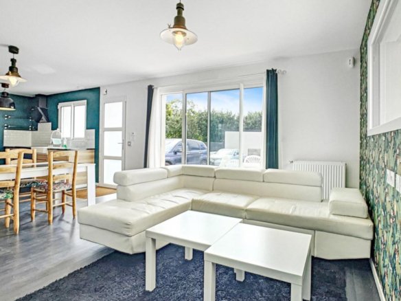 LAMBE : ravissante maison de plain-pied sous garantie décennale avec terrasse, jardin et parking
