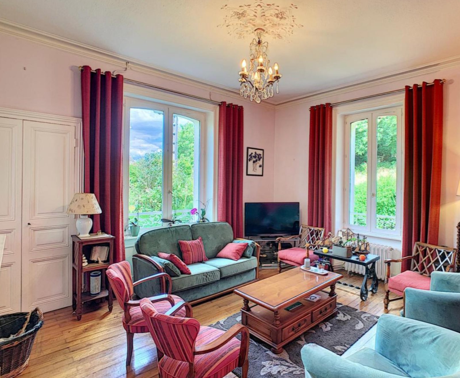 Superbe maison de maitre avec 5 chambres, double garage et parc arboré clos