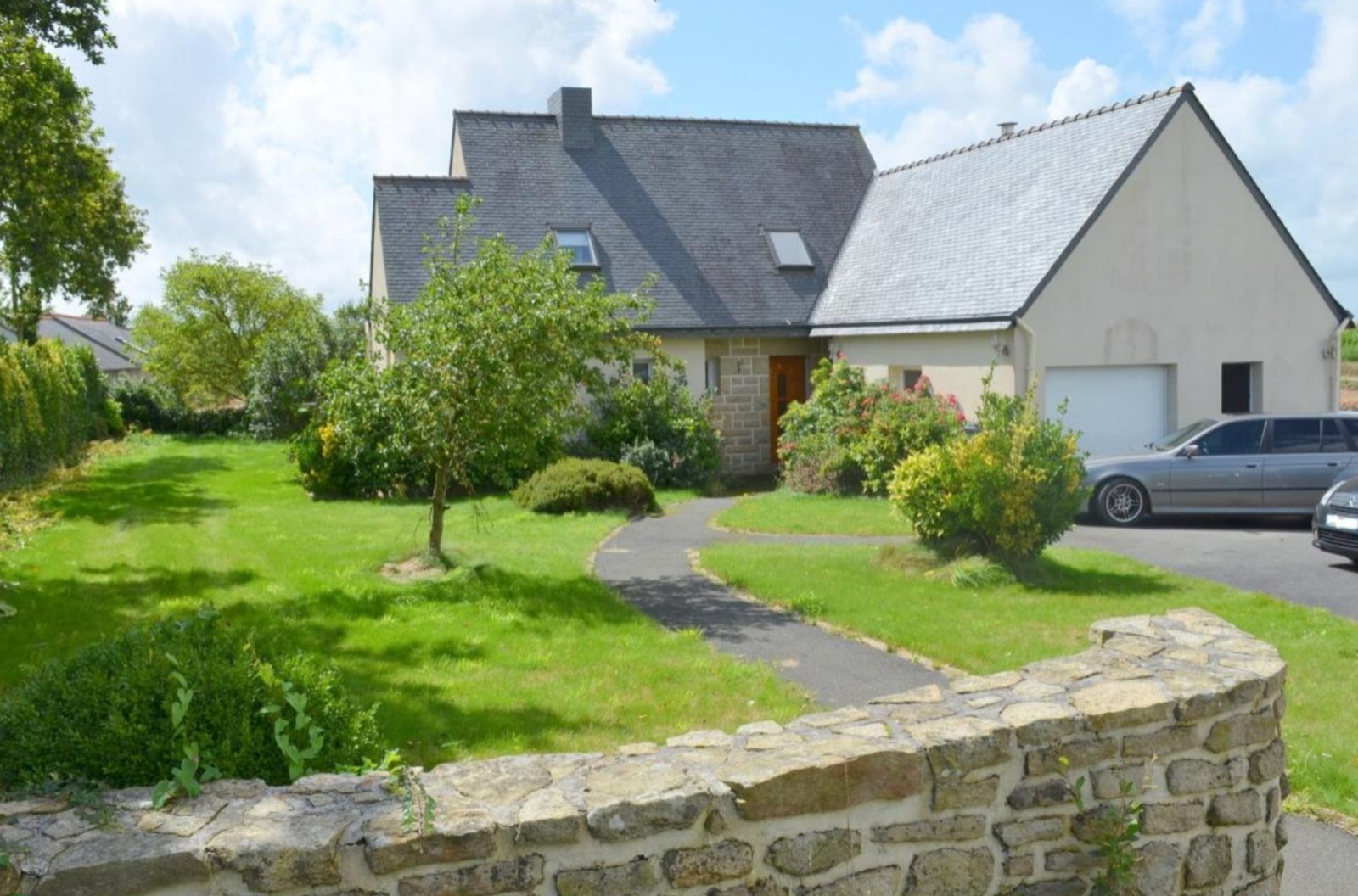 PLOUEDERN: jolie maison de 1997 160m² avec grand terrain