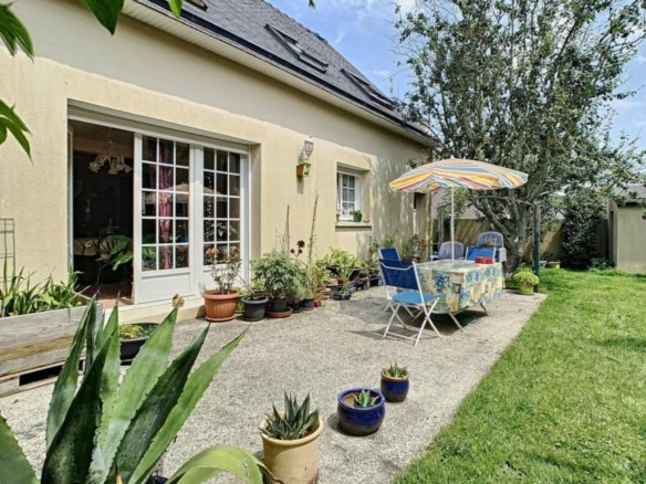 Plouguin : Jolie maison T6 de 100m2 avec jardin clos et arboré