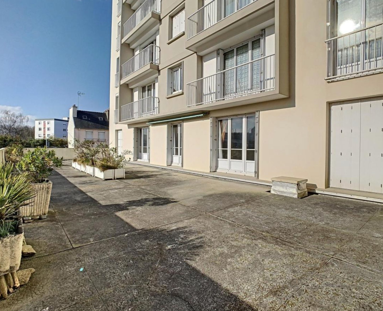 BREST : très bel appartement t6/7 avec accès privatif, 120m² de terrasse et son garage