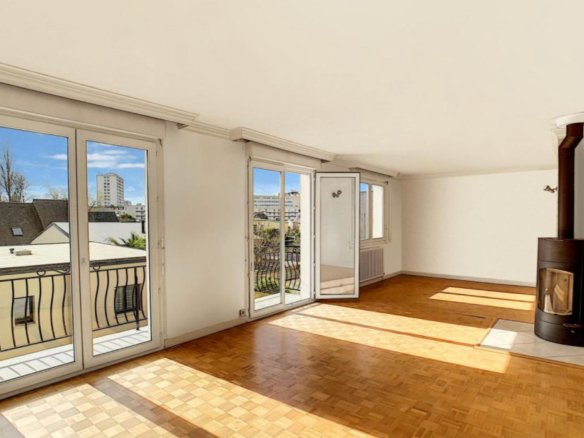 BREST : bien placée, belle maison t7/8 160m² avec balcon, cour et double garage