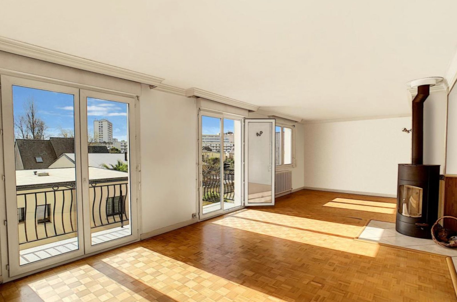 c4221-b2505662-r2167-49303 BREST : bien placée, belle maison t7/8 160m² avec balcon, cour et double garage