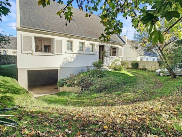 SAINT RENAN CENTRE : Jolie maison familiale de 130m2 sur sous sol complet